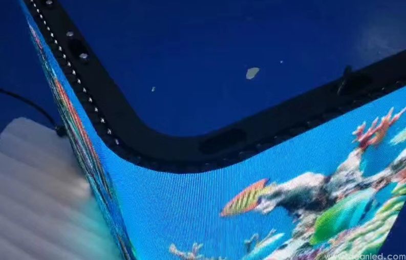 Right angle display screen, rounded oute